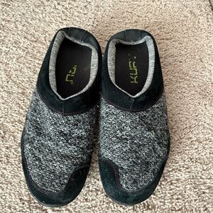 Kuru Slippers Grey and Black